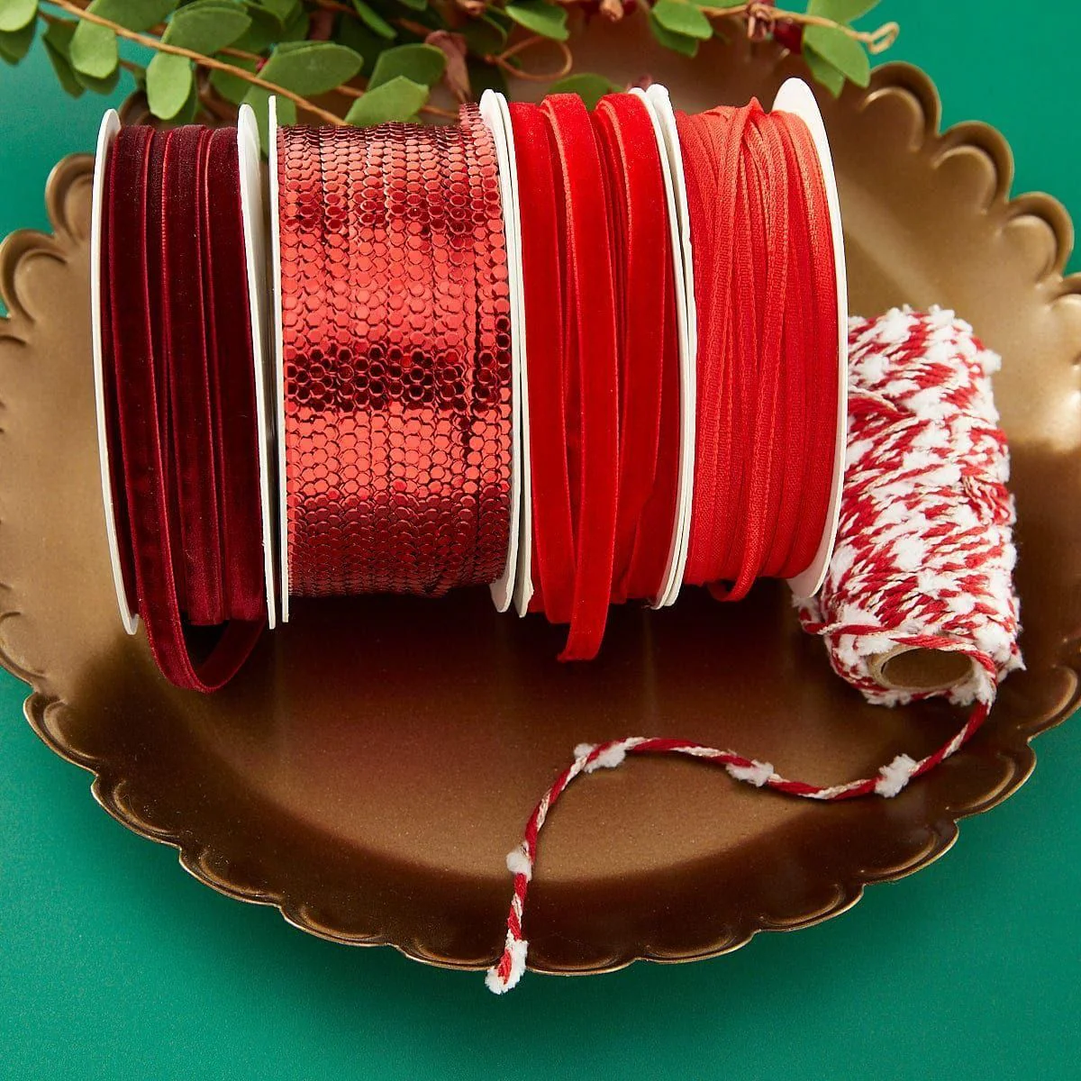 Vivant - Circle' Red Metallic Cord (54 yards) - Image 3